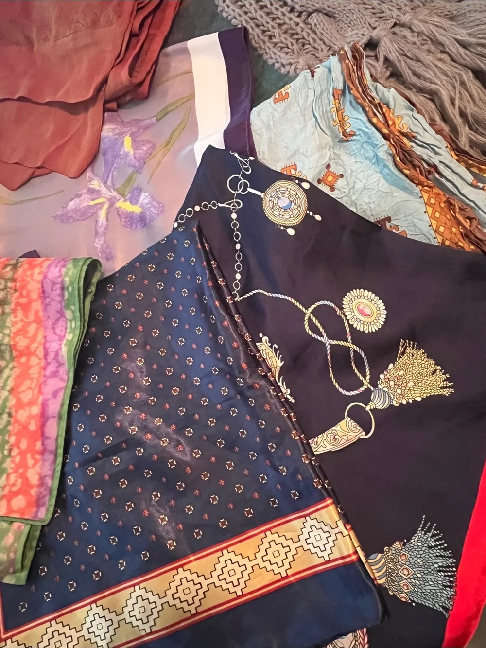 Lot of 7 Scarf Scarves Random designs and brands